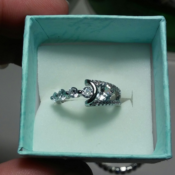 14k WG/Silver Cross Over Journey Diamond Ring sz 7